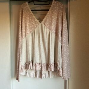 Chic Floral V-Neck Blouse with Ruffle Detail